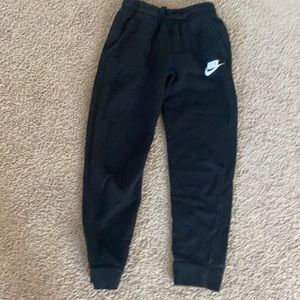 Boys Nike joggers size : L